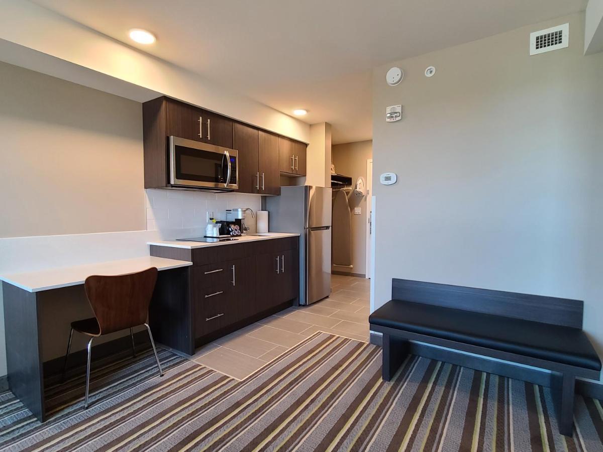 Hotel Super 8 By Wyndham Thompson Extérieur photo