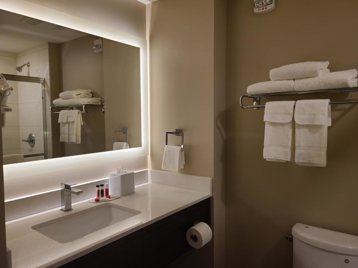 Hotel Super 8 By Wyndham Thompson Extérieur photo