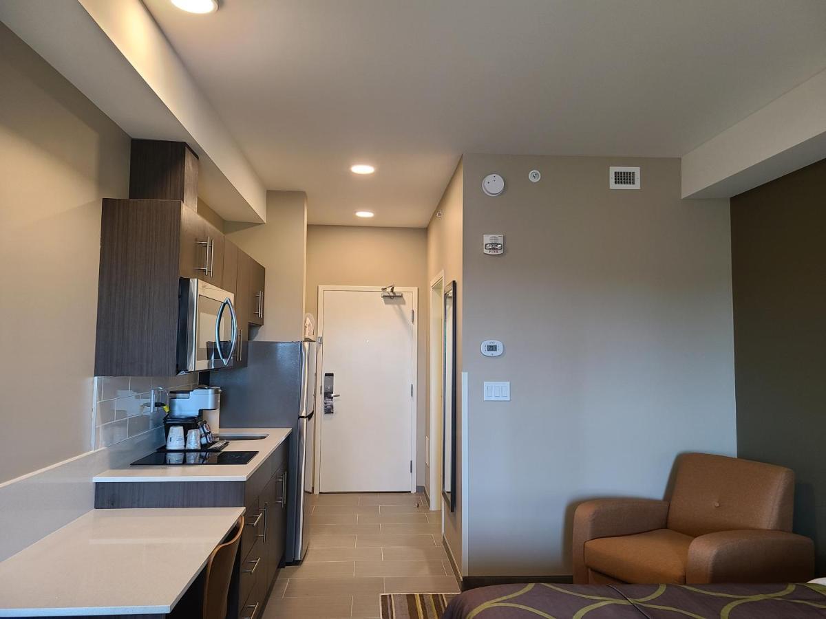 Hotel Super 8 By Wyndham Thompson Extérieur photo