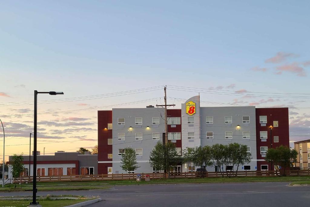 Hotel Super 8 By Wyndham Thompson Extérieur photo