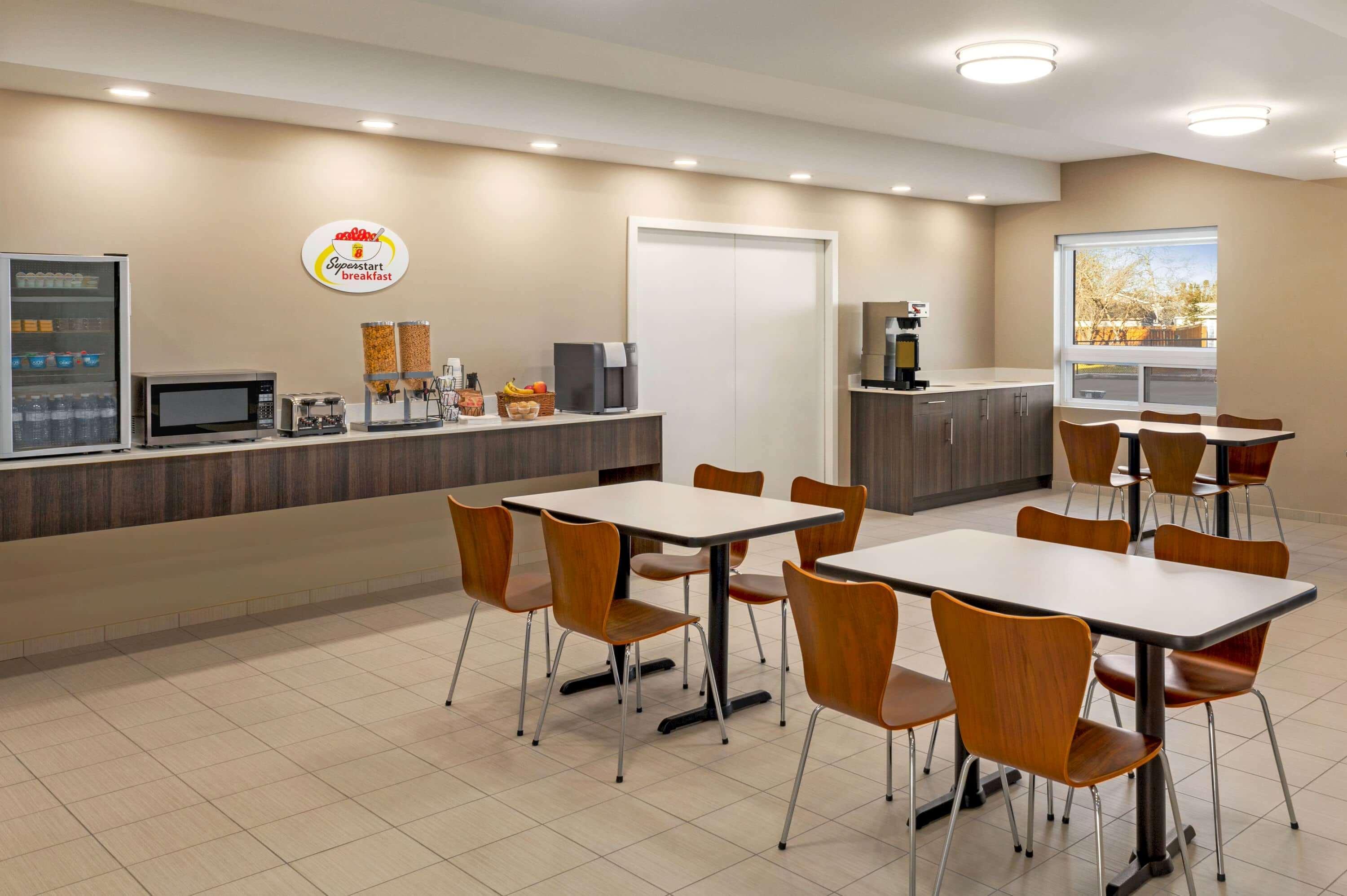 Hotel Super 8 By Wyndham Thompson Extérieur photo
